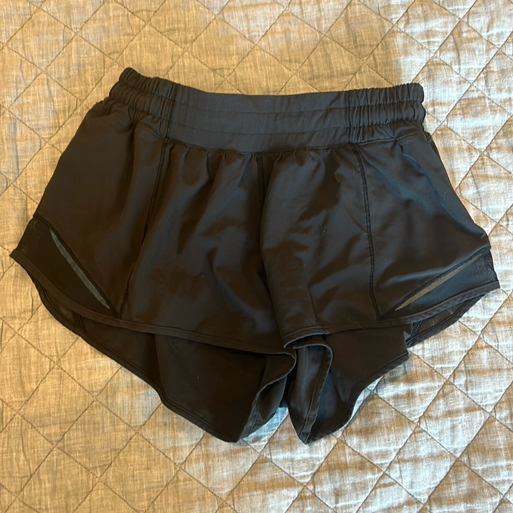 Hotty hot 2.5 low rise shorts size 6 lululemon black